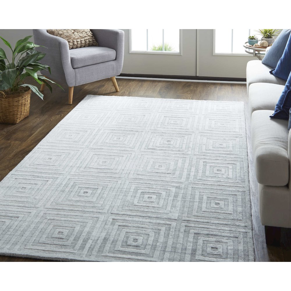 Redford Transitional Solid, White/Silver, 2' x 3' Accent Rug