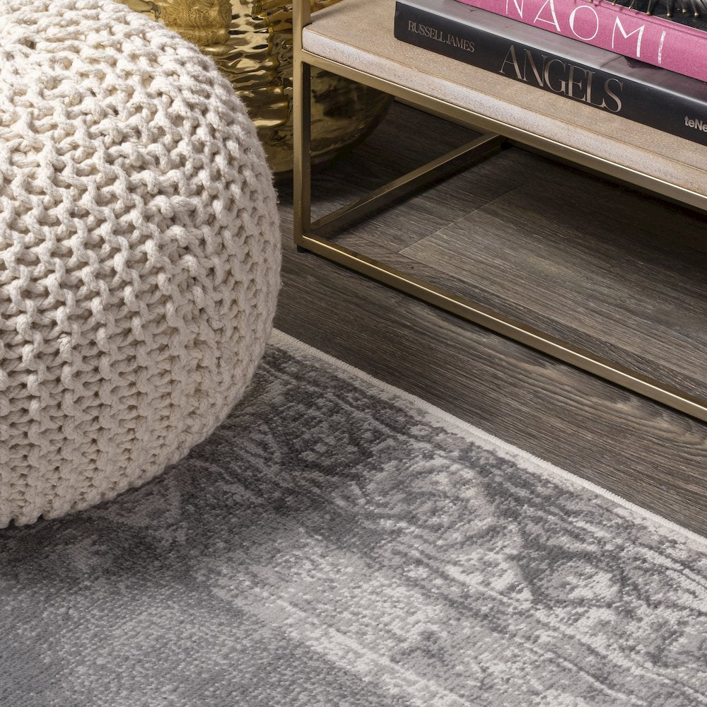 Kelly Rosalia Cottage Medallion Area Rug