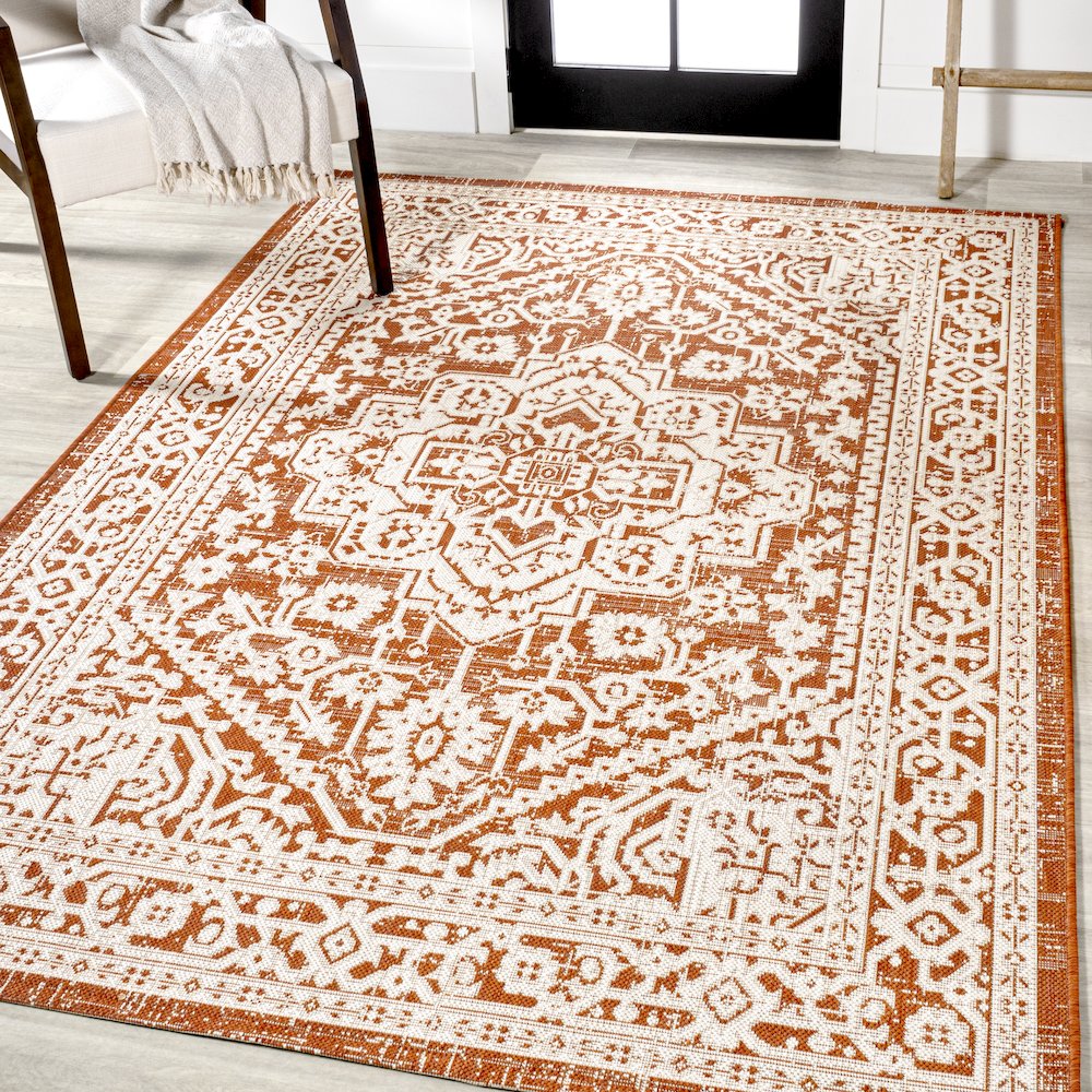 Sinjuri Medallion Textured Weave Indoor/Outdoor Area Rug