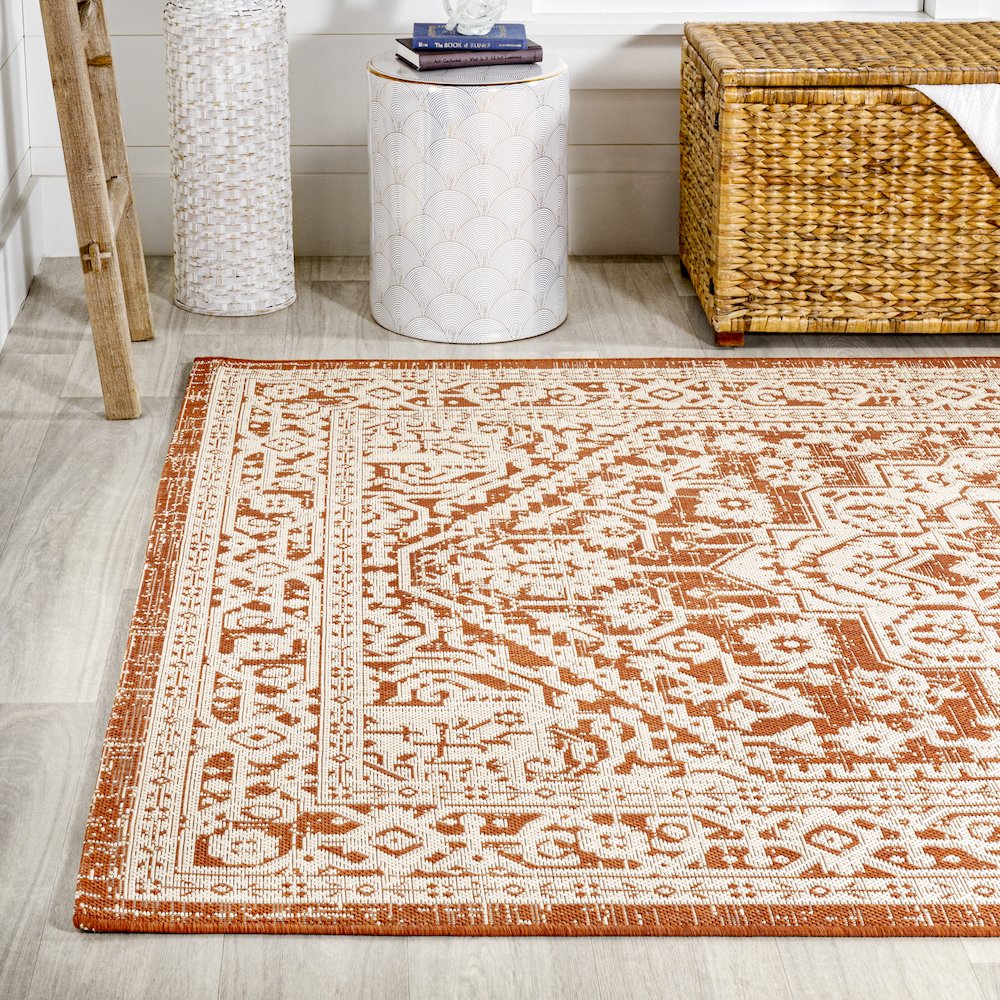 Sinjuri Medallion Textured Weave Indoor/Outdoor Area Rug