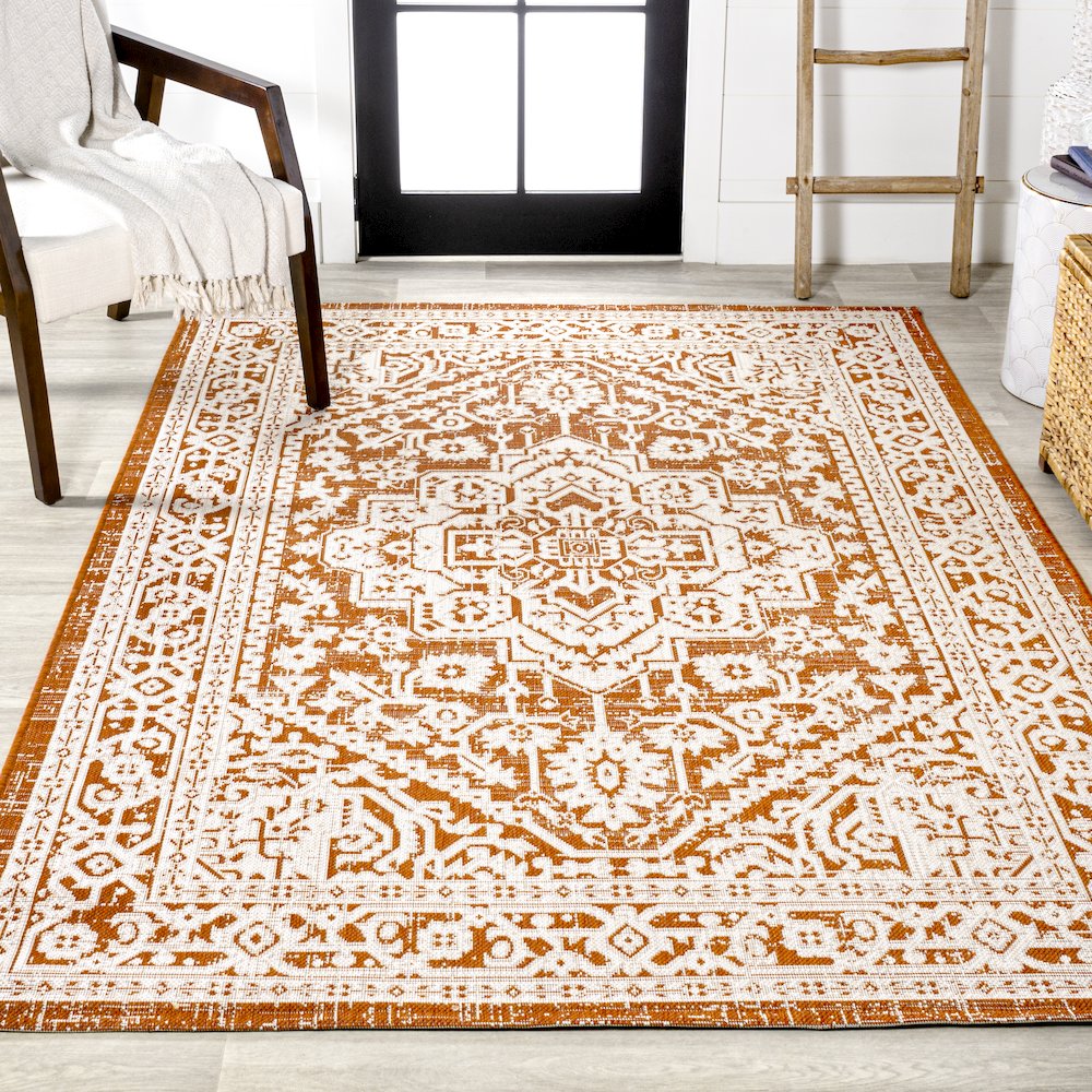 Sinjuri Medallion Textured Weave Indoor/Outdoor Area Rug
