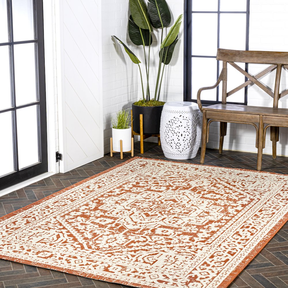 Sinjuri Medallion Textured Weave Indoor/Outdoor Area Rug