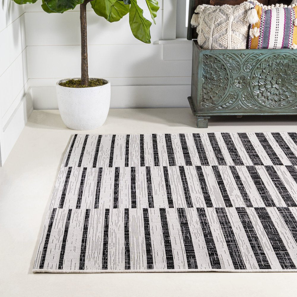 Sukie Modern Offset Stripe Indoor/Outdoor Area Rug