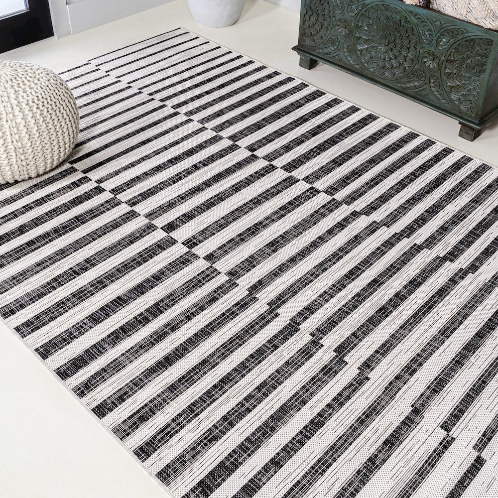 Sukie Modern Offset Stripe Indoor/Outdoor Area Rug