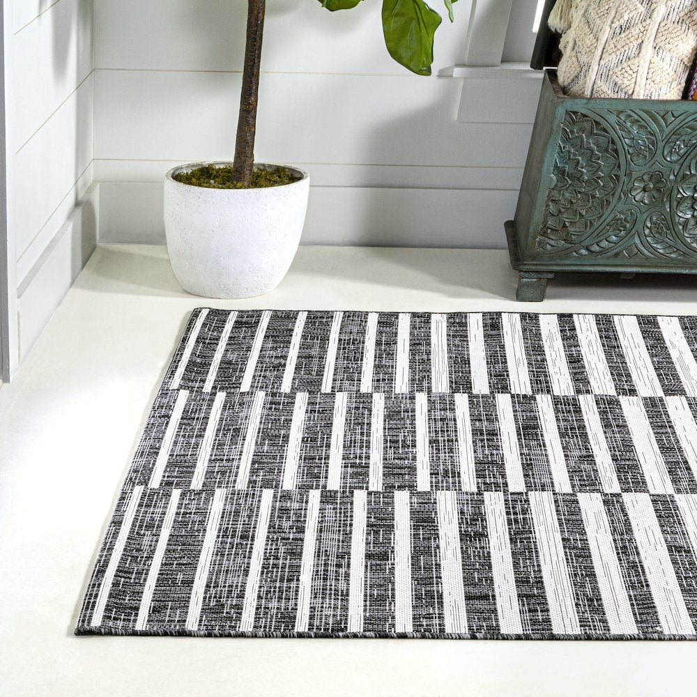 Sukie Modern Offset Stripe Indoor/Outdoor Area Rug