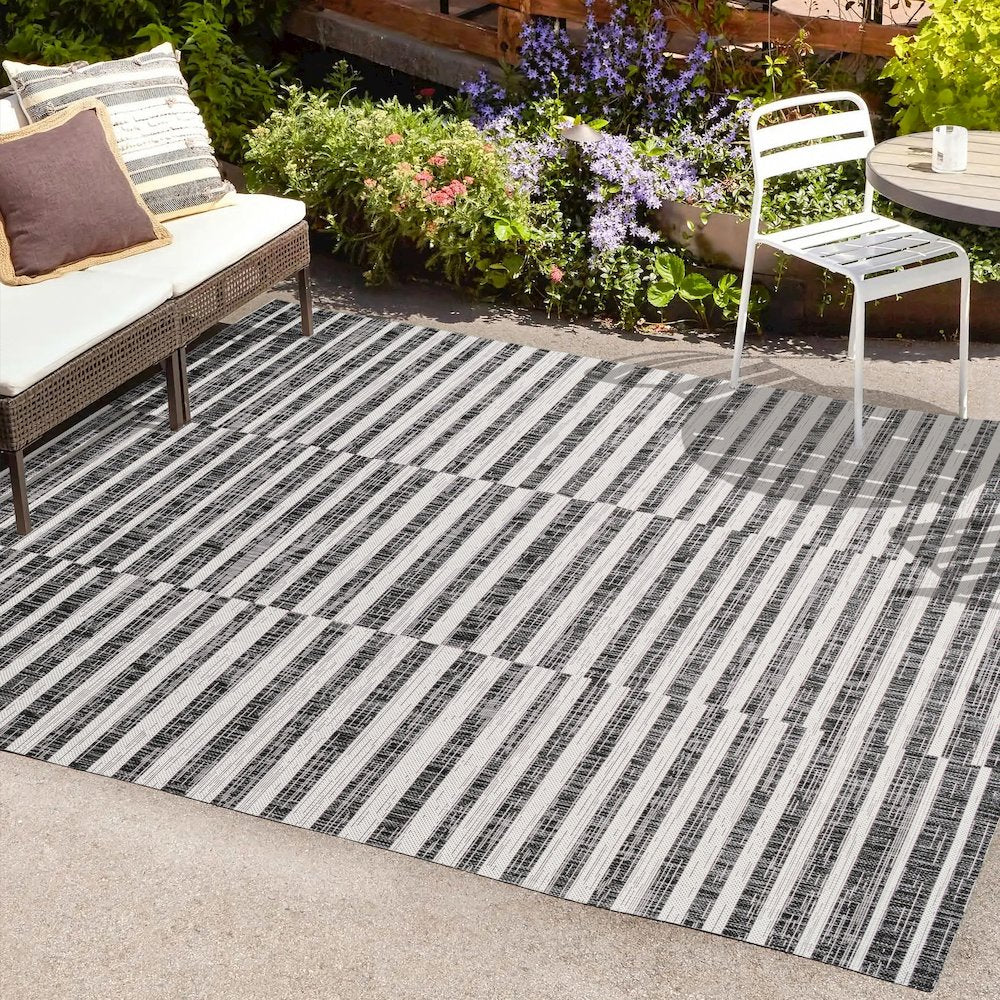 Sukie Modern Offset Stripe Indoor/Outdoor Area Rug