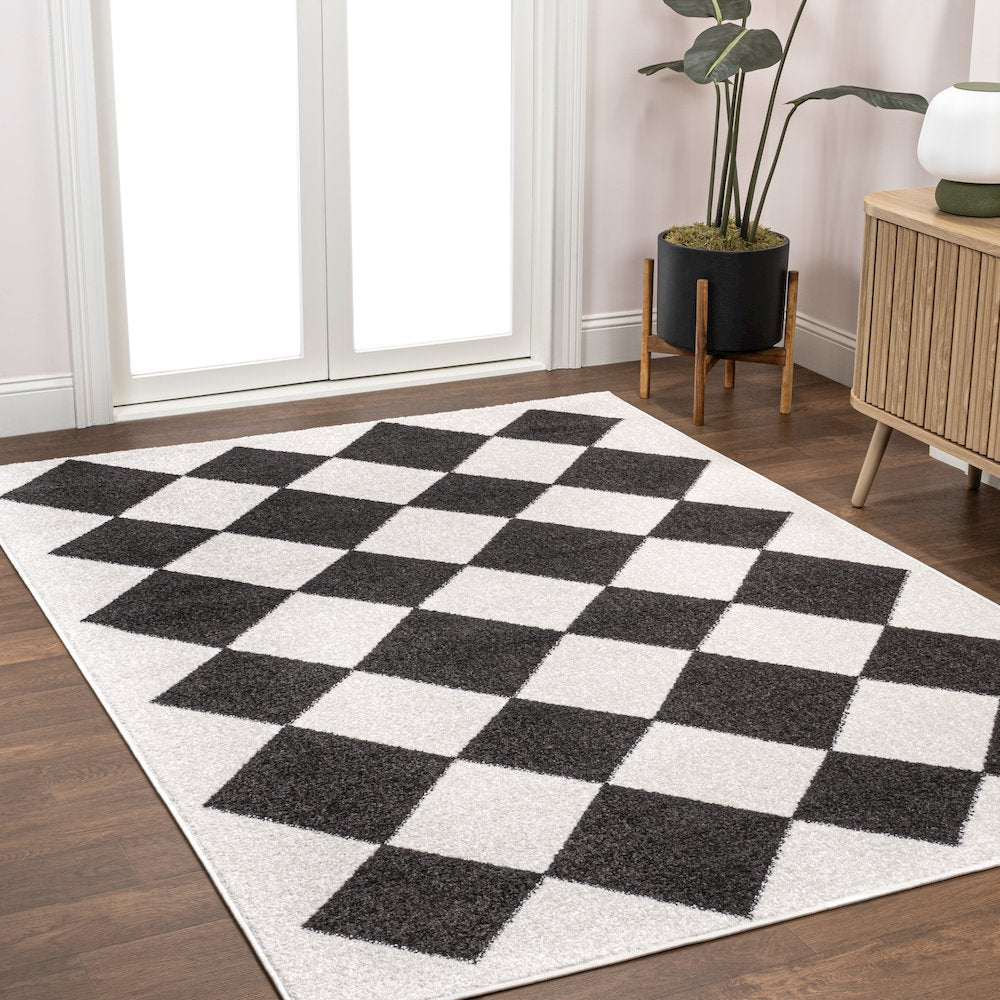 Draper Classic Geometric Diamond Pattern Area Rug