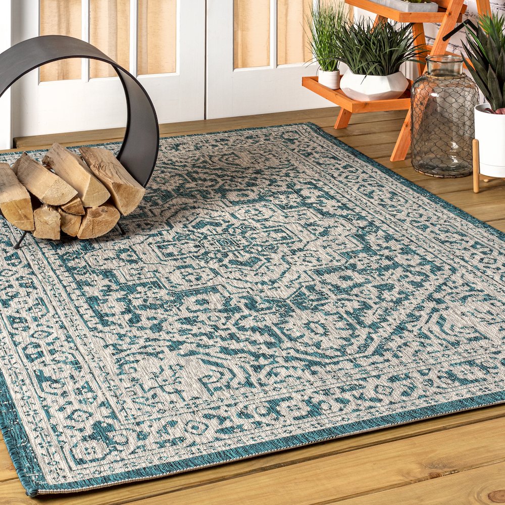 Sinjuri Medallion Textured Weave Indoor/Outdoor Area Rug