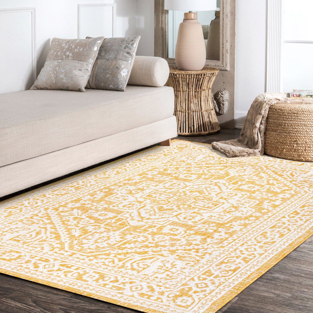 Sinjuri Medallion Textured Weave Indoor/Outdoor Area Rug