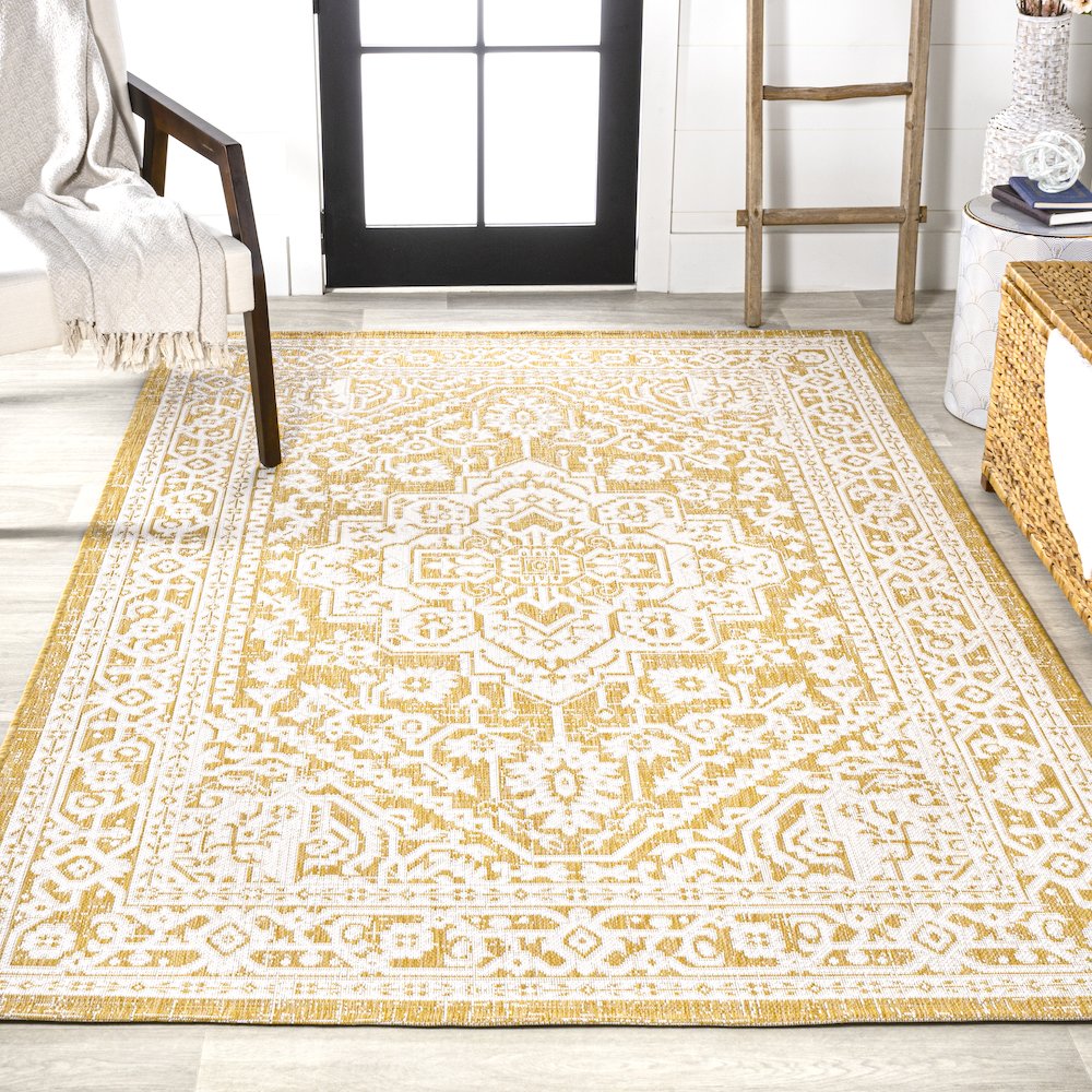 Sinjuri Medallion Textured Weave Indoor/Outdoor Area Rug