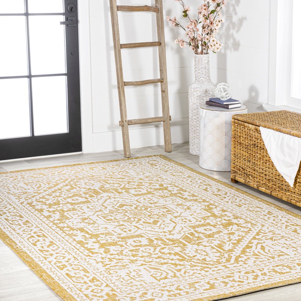 Sinjuri Medallion Textured Weave Indoor/Outdoor Area Rug