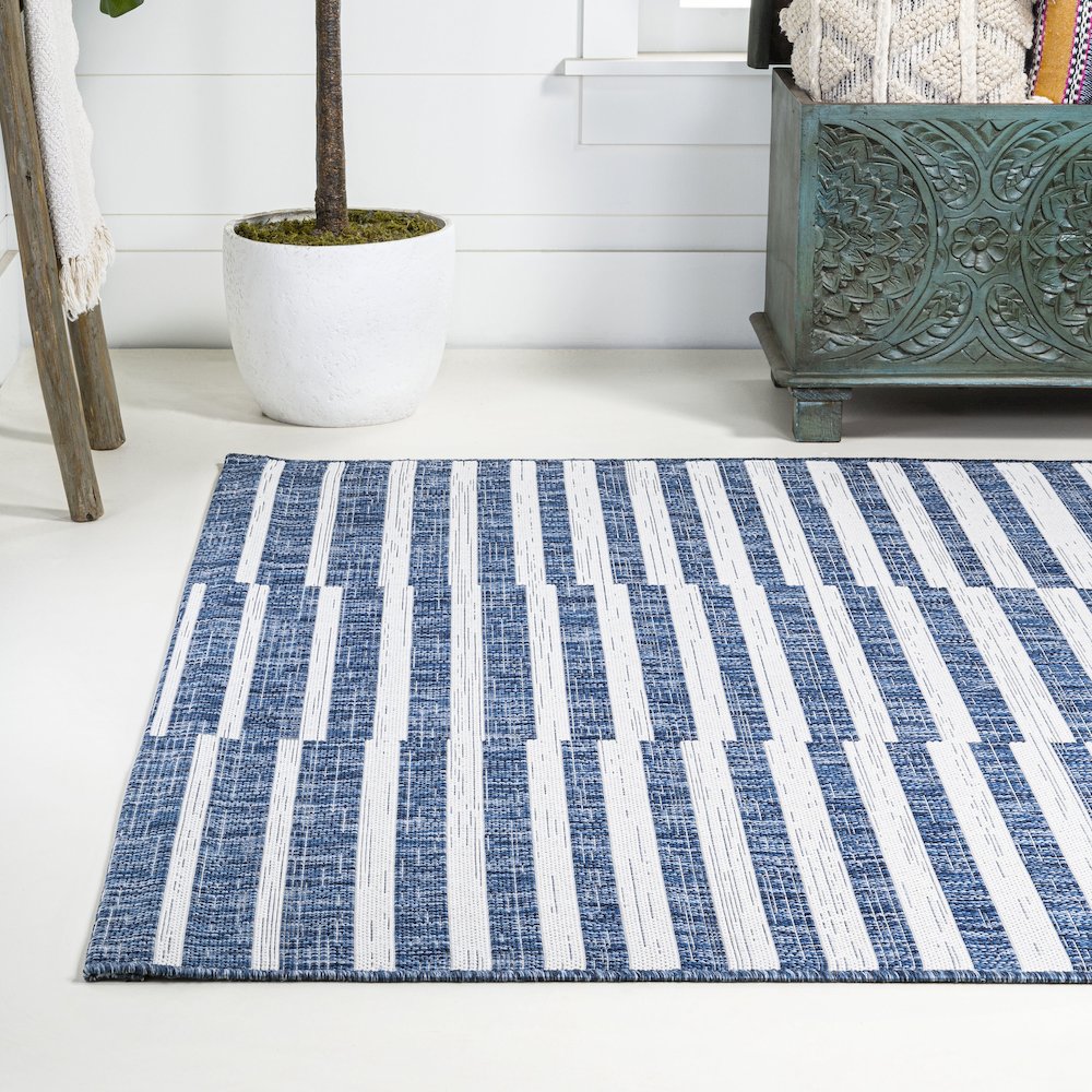 Sukie Modern Offset Stripe Indoor/Outdoor Area Rug