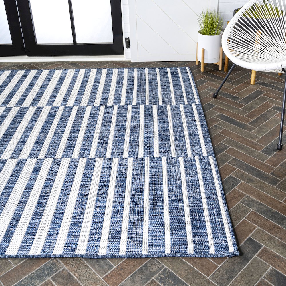 Sukie Modern Offset Stripe Indoor/Outdoor Area Rug