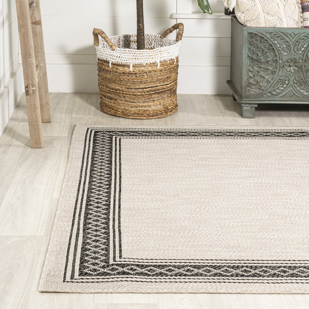 Lucia Classic Diamond Border Indoor/Outdoor Area Rug