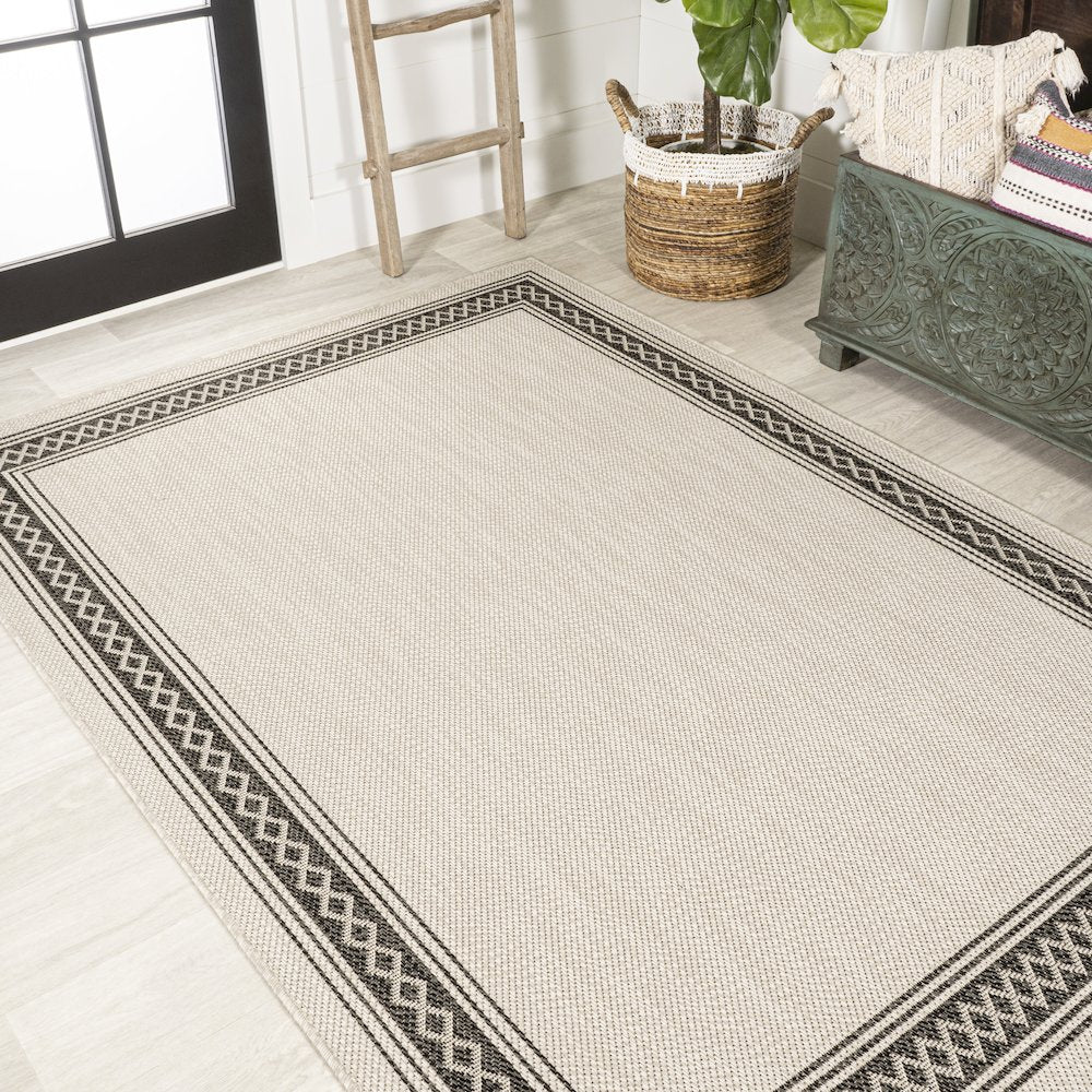 Lucia Classic Diamond Border Indoor/Outdoor Area Rug