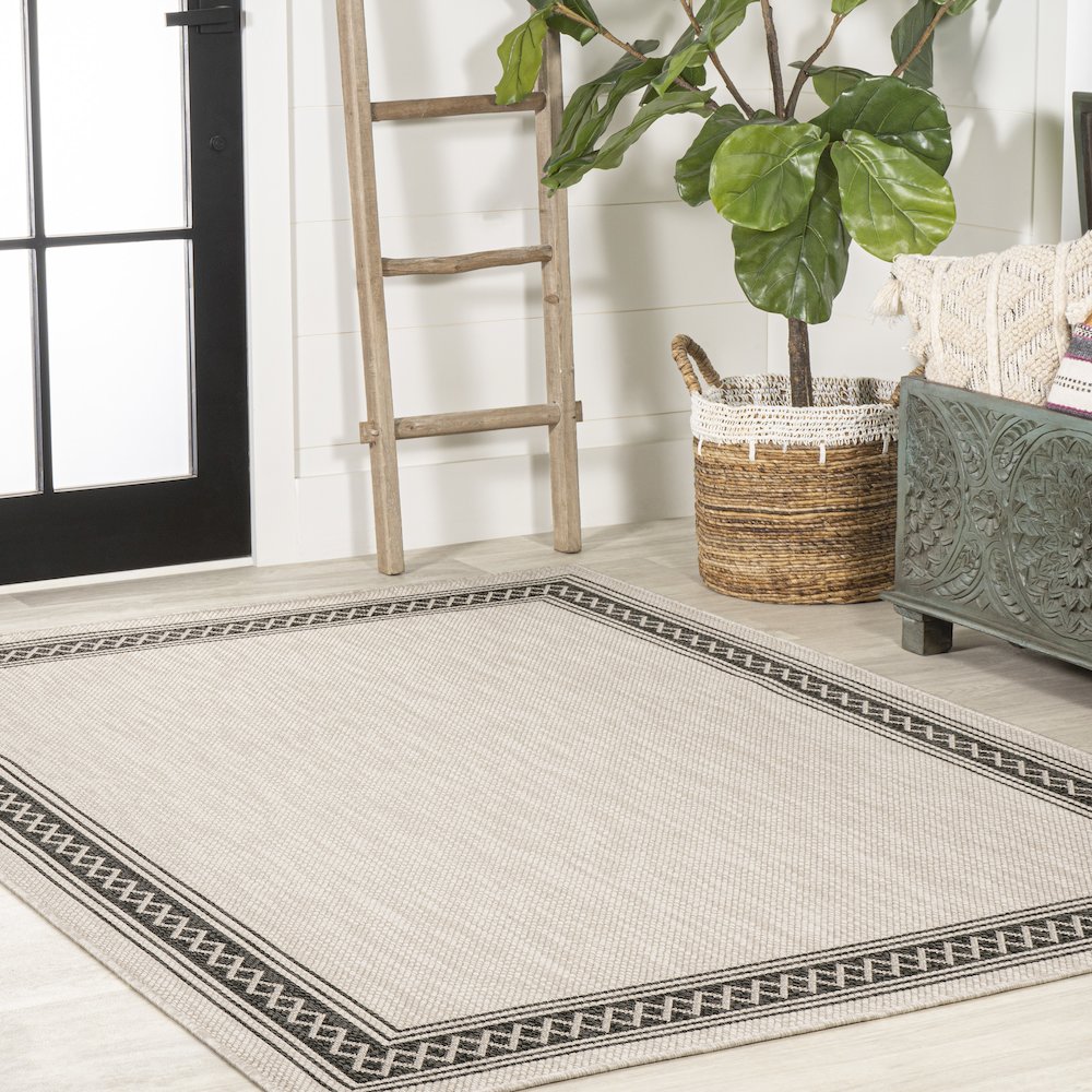 Lucia Classic Diamond Border Indoor/Outdoor Area Rug