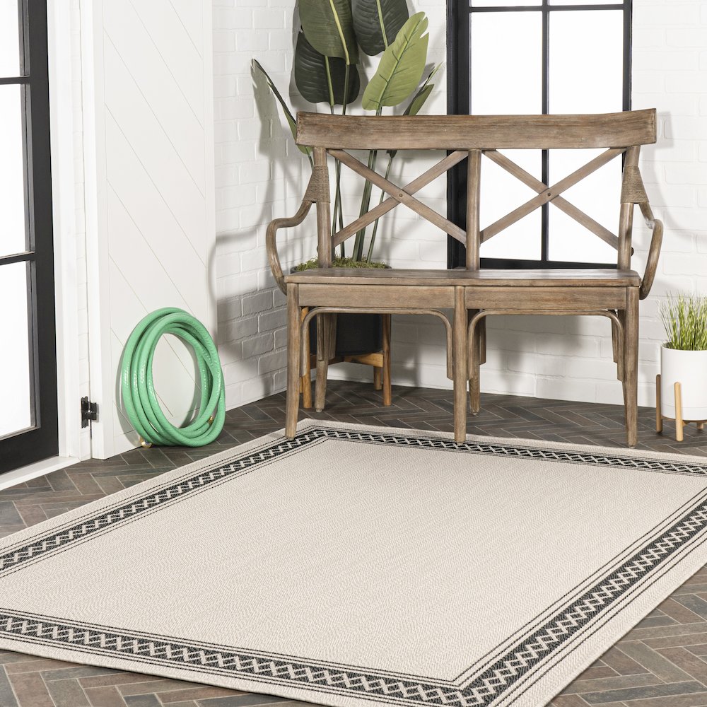 Lucia Classic Diamond Border Indoor/Outdoor Area Rug
