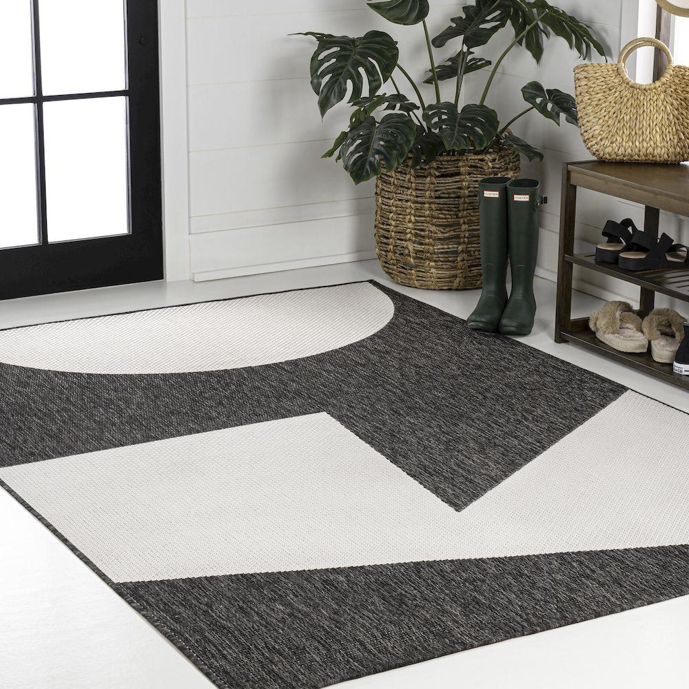 Two-Tone Black/Cream 5 ft. x 8 ft. Indoor/Outdoor Area Rug