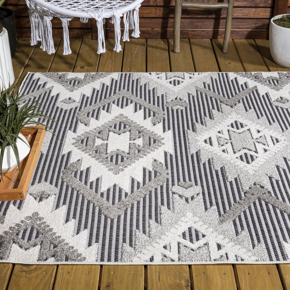 Sumak High-Low Pile Neutral Diamond Kilim Area Rug
