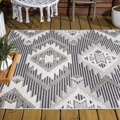 Sumak High-Low Pile Neutral Diamond Kilim Area Rug