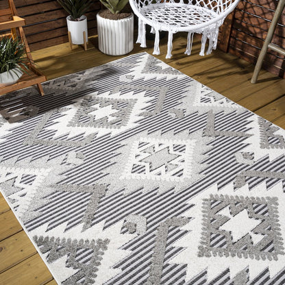 Sumak High-Low Pile Neutral Diamond Kilim Area Rug