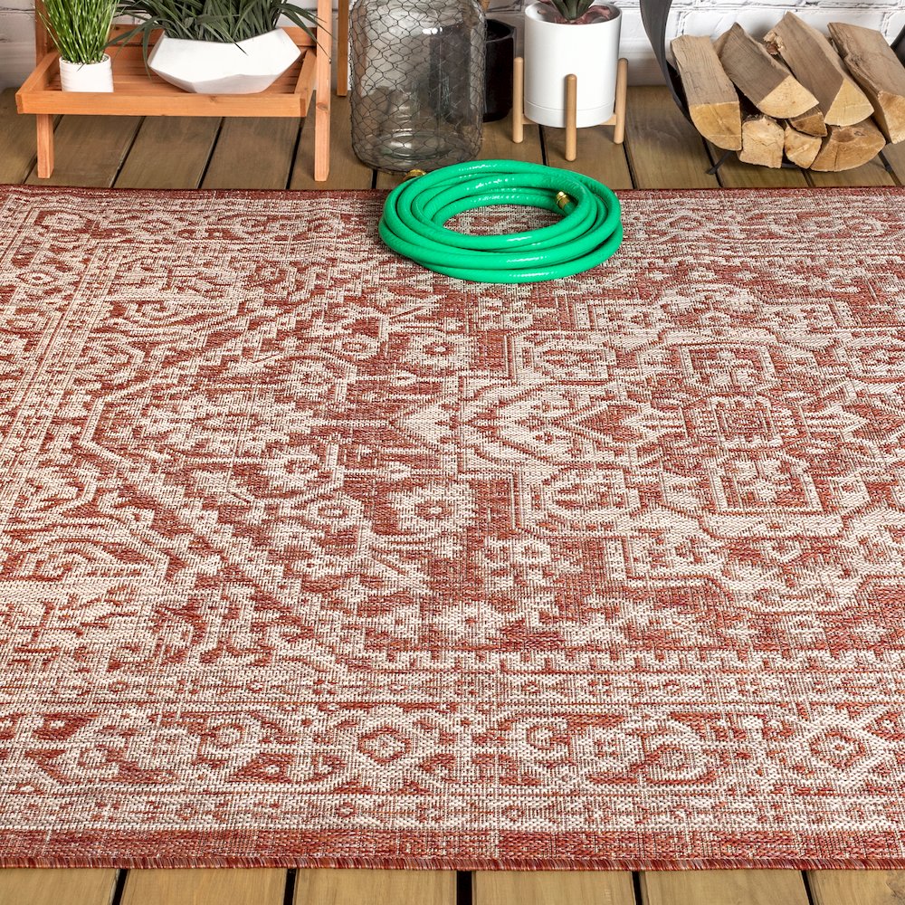 Sinjuri Medallion Textured Weave Indoor/Outdoor Area Rug