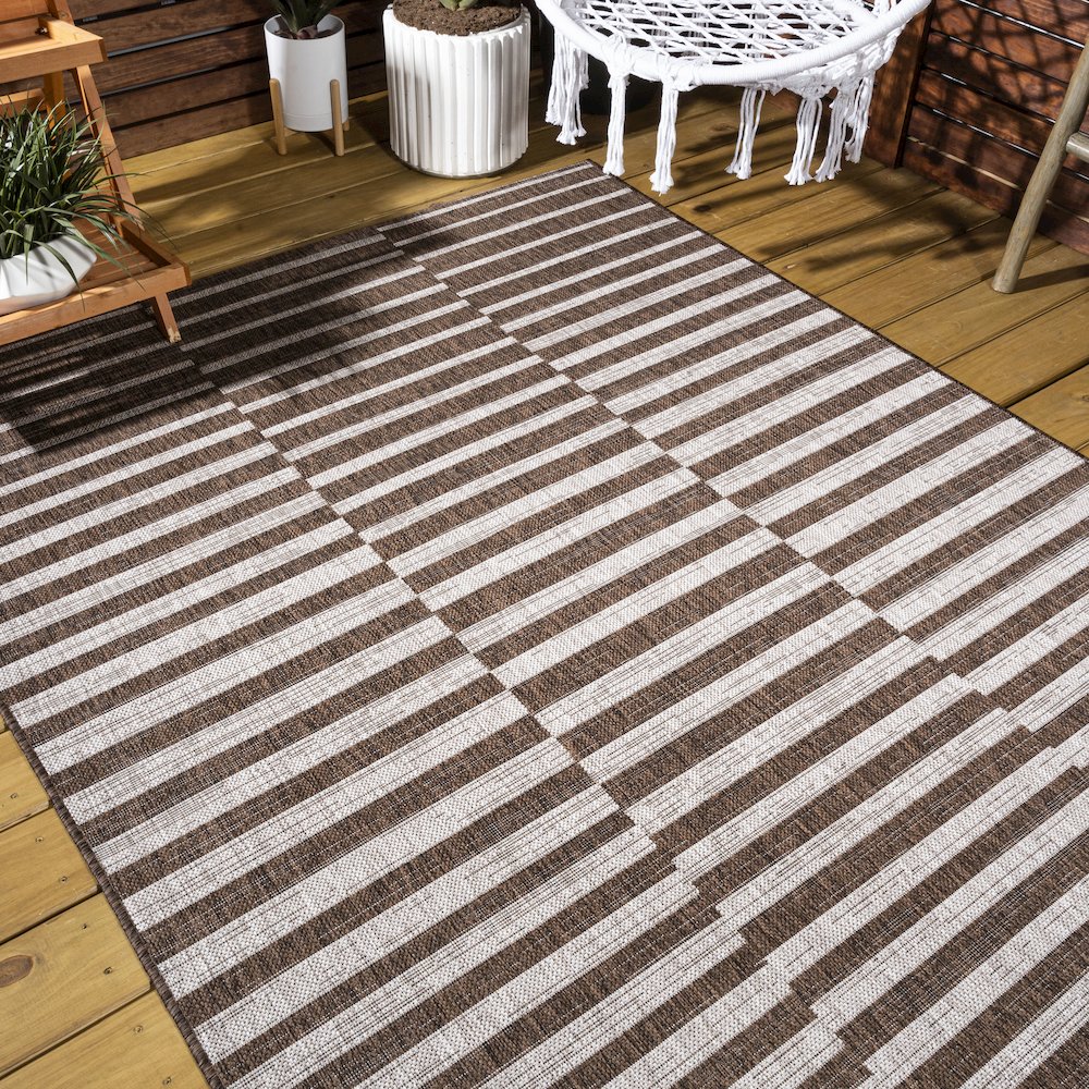 Sukie Modern Offset Stripe Indoor/Outdoor Area Rug