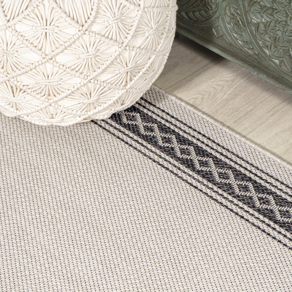 Lucia Classic Diamond Border Indoor/Outdoor Area Rug