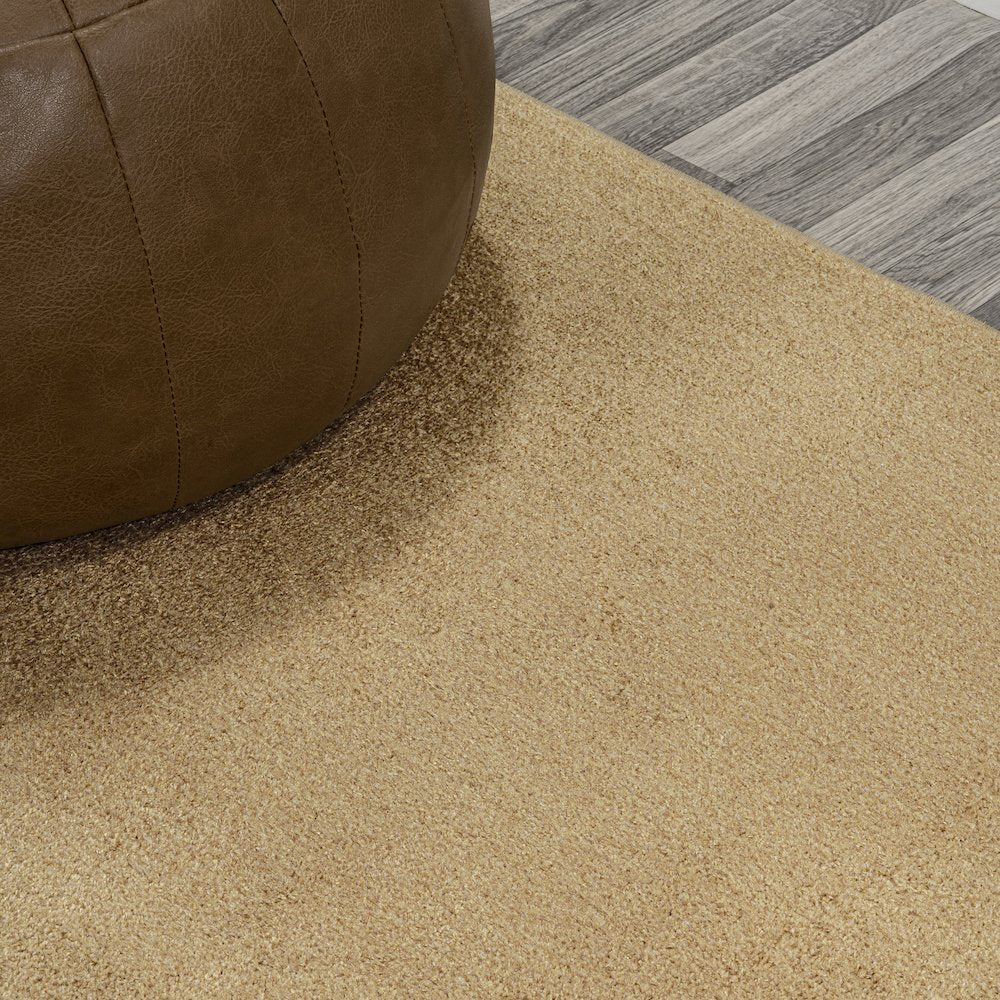 Twyla Classic Solid Low-Pile Machine-Washable Area Rug