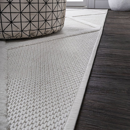 Salines Diamond Trellis Indoor/Outdoor Area Rug