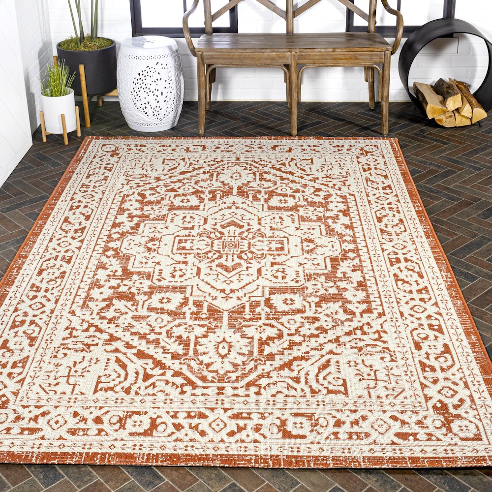Sinjuri Medallion Textured Weave Indoor/Outdoor Area Rug