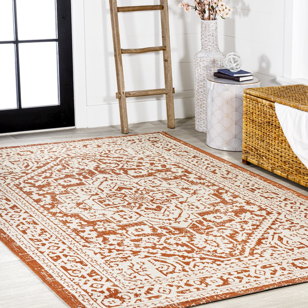 Sinjuri Medallion Textured Weave Indoor/Outdoor Area Rug