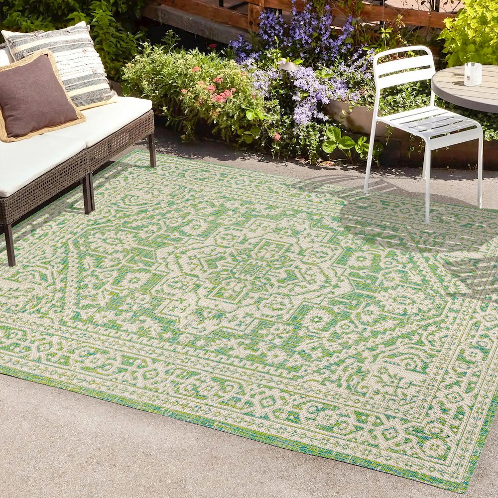 Sinjuri Medallion Textured Weave Indoor/Outdoor Area Rug
