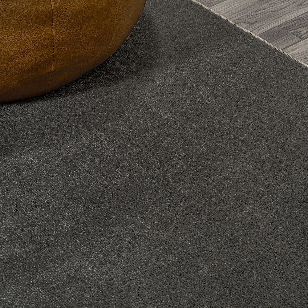 Twyla Classic Solid Low-Pile Machine-Washable Area Rug