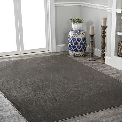 Twyla Classic Solid Low-Pile Machine-Washable Area Rug