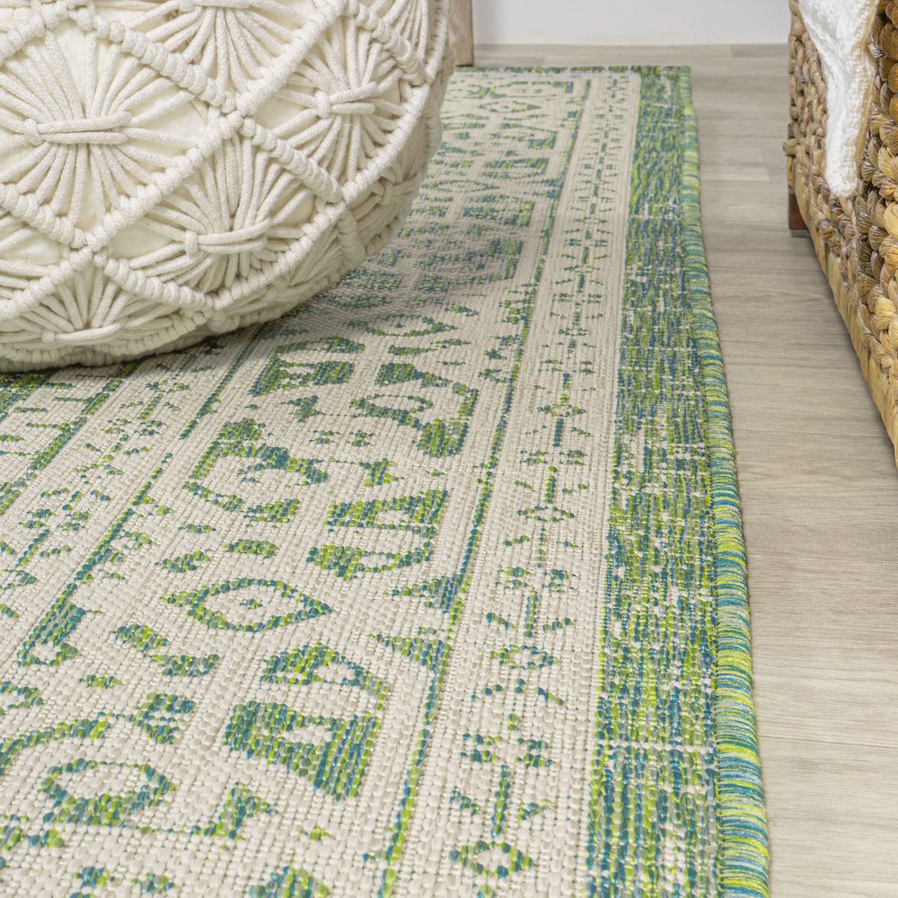 Sinjuri Medallion Textured Weave Indoor/Outdoor Area Rug