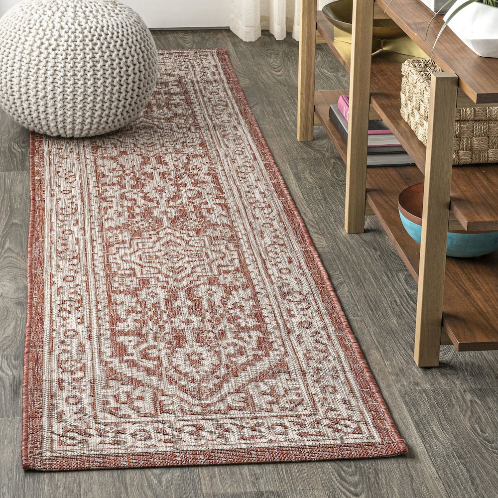 Sinjuri Medallion Textured Weave Indoor/Outdoor Area Rug