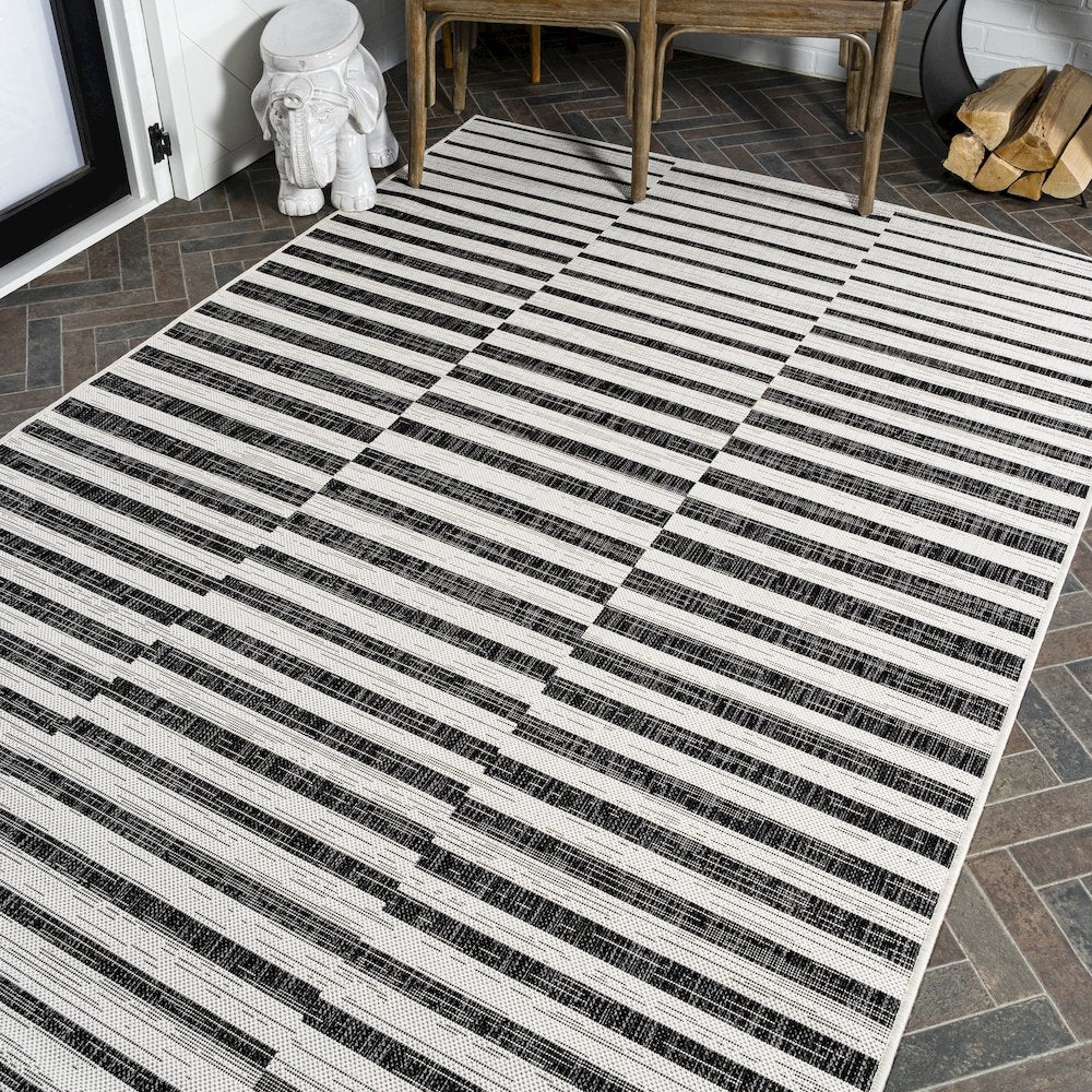 Sukie Modern Offset Stripe Indoor/Outdoor Area Rug