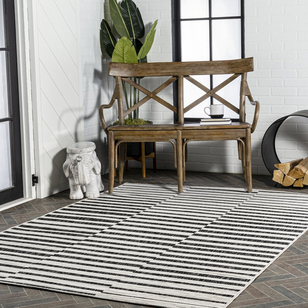 Sukie Modern Offset Stripe Indoor/Outdoor Area Rug