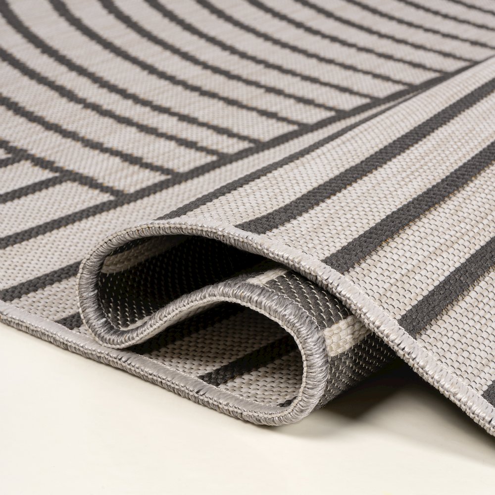 Curve Stripe Reversible Machine-Washable Indoor/Outdoor Area Rug