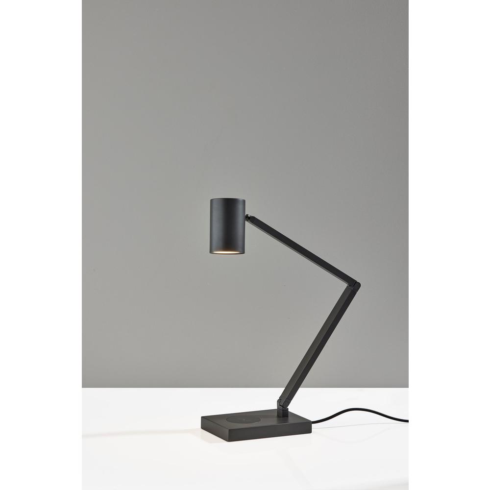Newman Task Lamp w. Wireless Charging