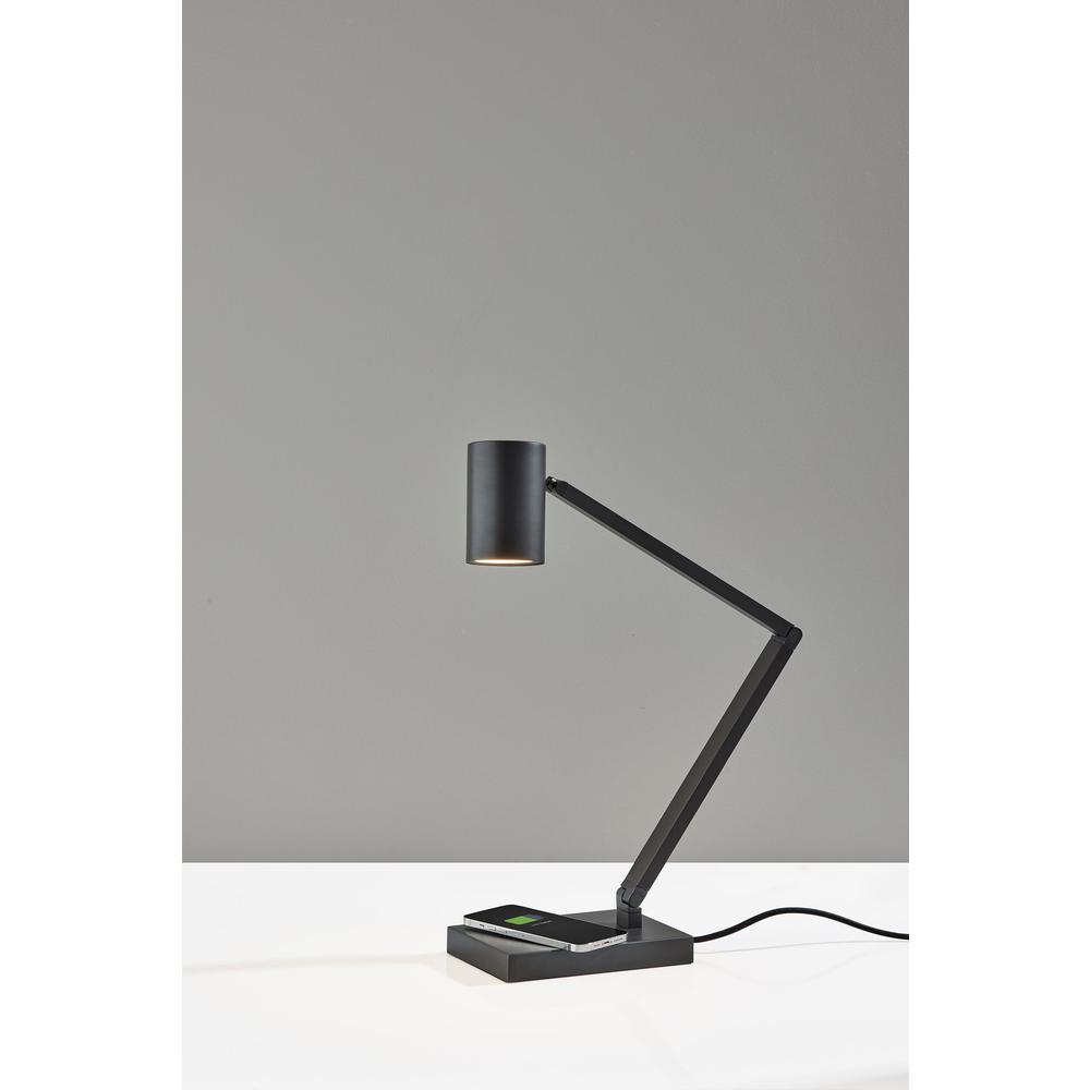 Newman Task Lamp w. Wireless Charging
