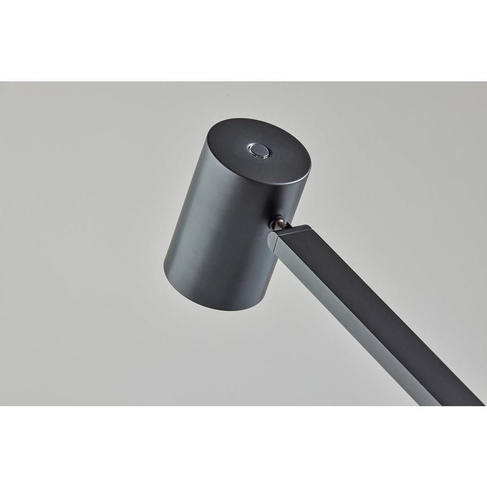 Newman Task Lamp w. Wireless Charging