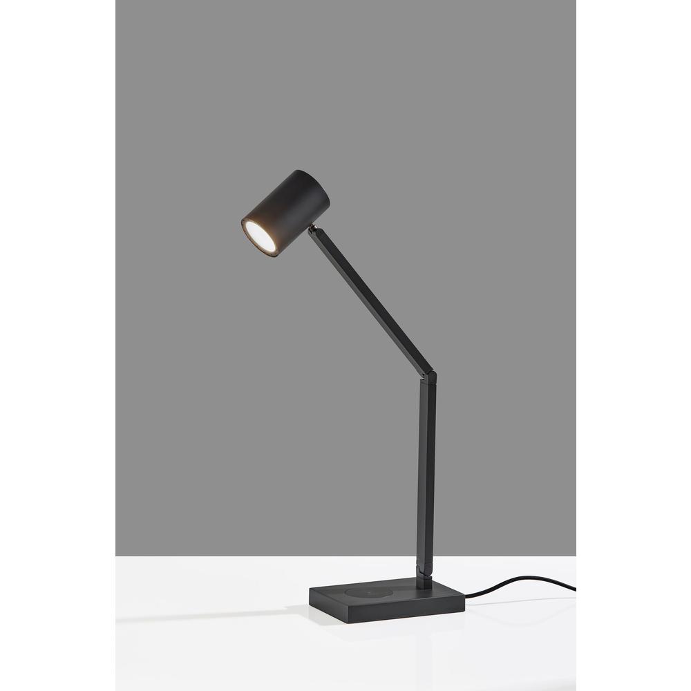 Newman Task Lamp w. Wireless Charging