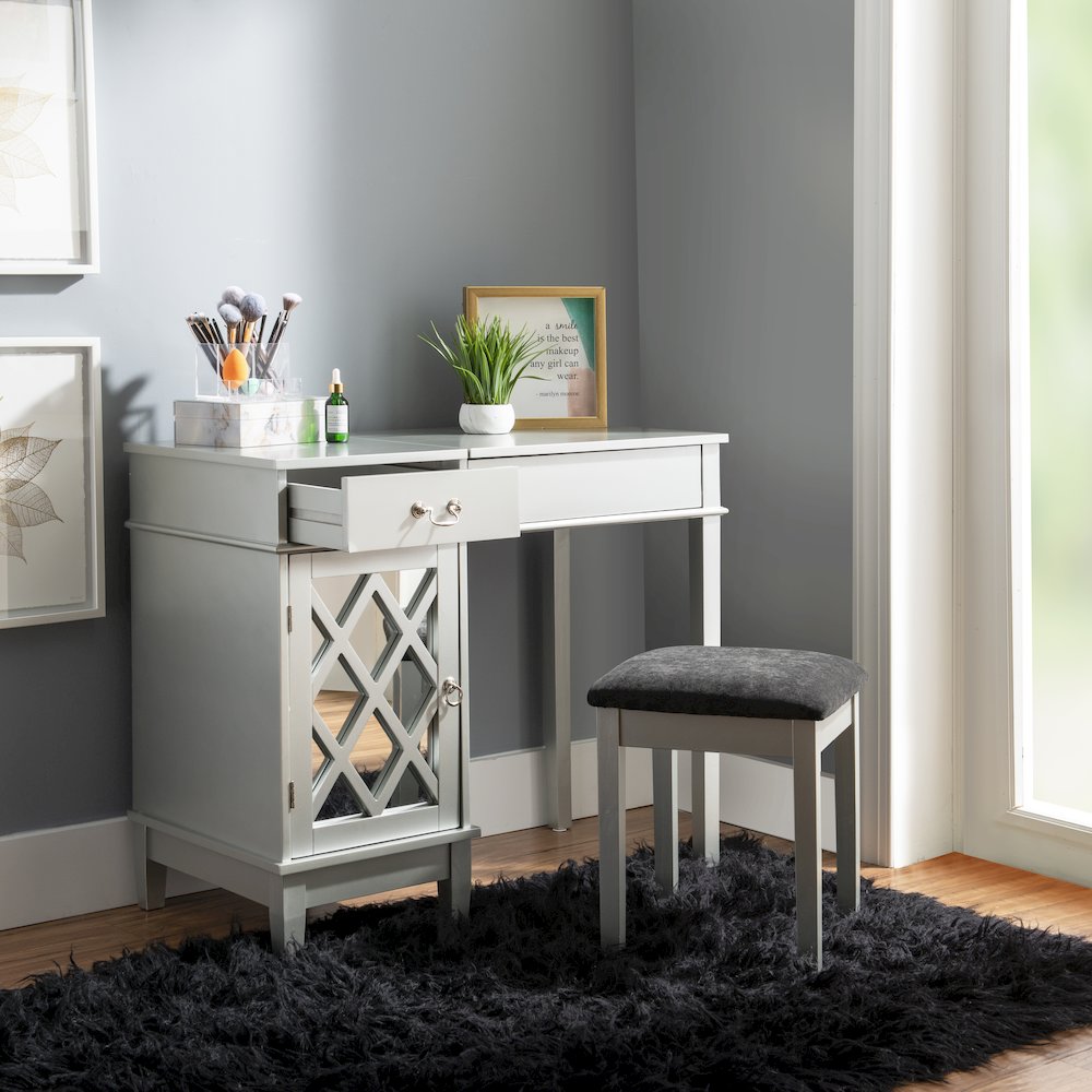 Lattice Vanity Set