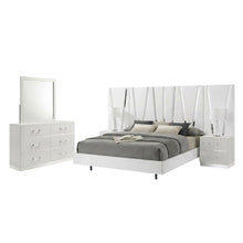Solid Wood King Bedroom Furniture Set with Mirror, Dresser and Nightstands