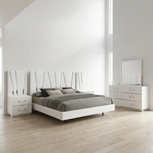 Solid Wood King Bedroom Furniture Set with Mirror, Dresser and Nightstands