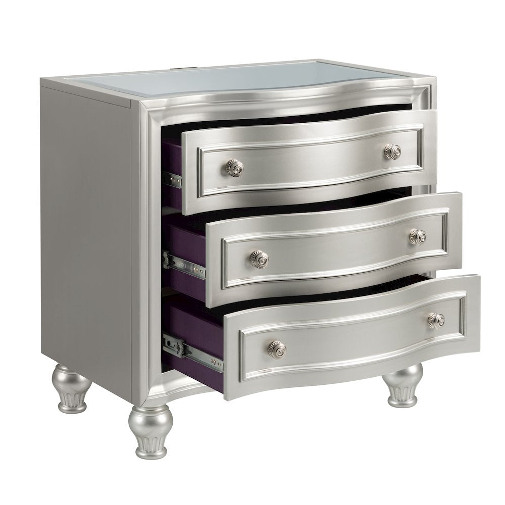 Reflections 5-Pc Wood Queen Bedroom Set (B/Dr/Mr/2Ns), Silver