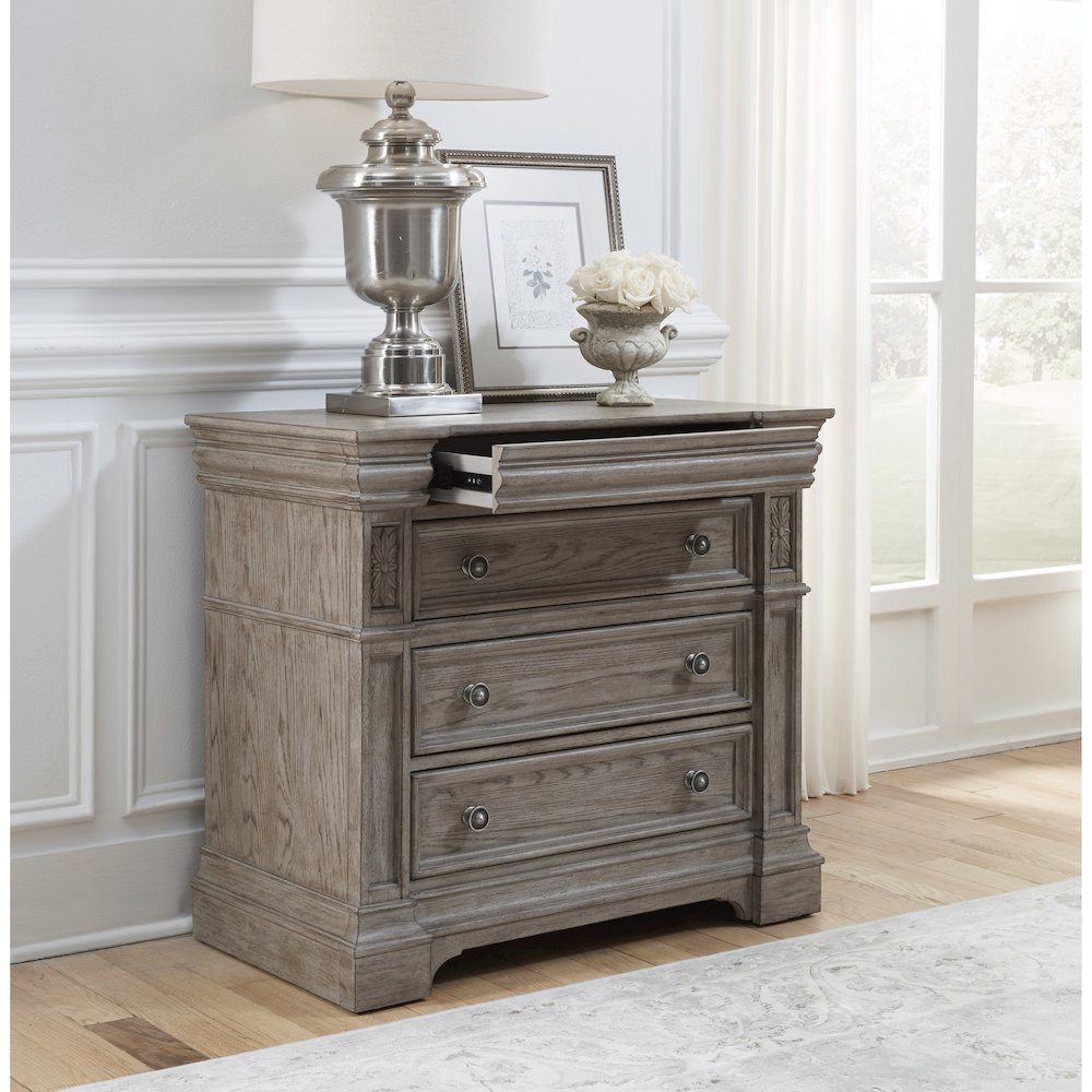 Kingsbury 4 Drawer Bachelor's Chest
