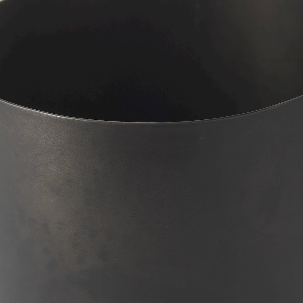 Juno 6.5H Medium Black Iron Vase